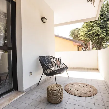In Centro - Vicino Al Mare - Balcone - Wi Fi דירה *